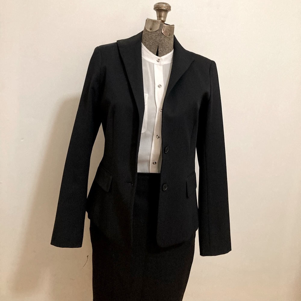 Tristan skirt suit Size 4